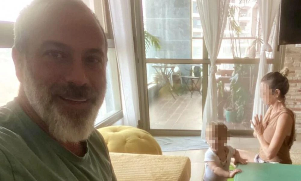 Συγκλονιστική μαρτυρία Έλληνα πρώην δημοσιογράφου που μένει μόνιμα στο Ισραήλ: «Μας χτυπούσαν επί 10 λεπτά την πόρτα»